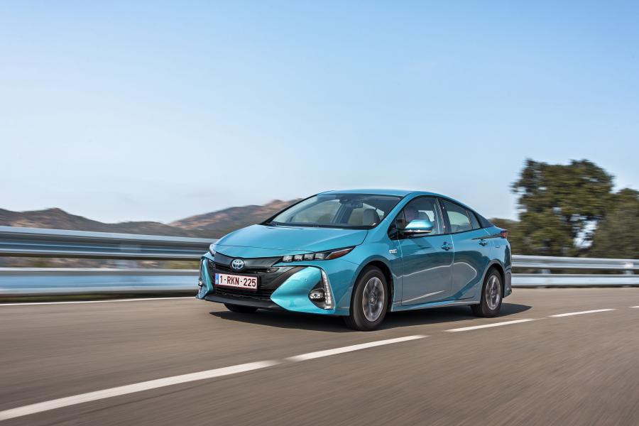  Toyota Prius Plug-in Hybrid 2016 года  (фото 53 из 187)